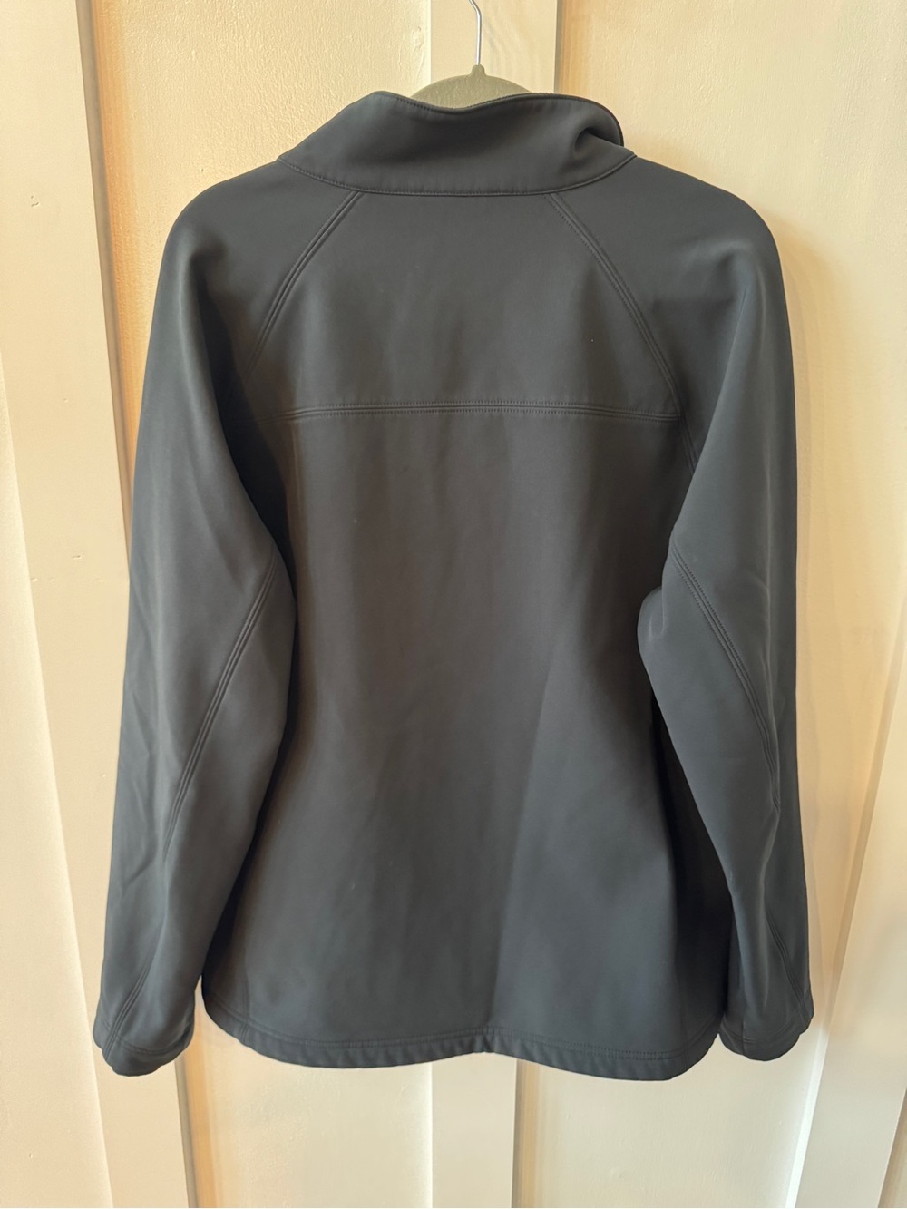 L.L. Bean Men's Windproof Softshell Jacket
Size Large - Picture 3 of 7